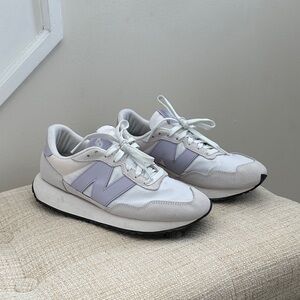 New Balance Women's White and Lavender Retro Runner Sneakers